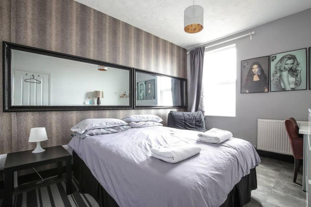 Large Modern Apartment With Garden Sleeps 10 Guests Лондон Экстерьер фото